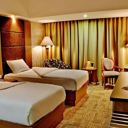 Treva International Hotel Джакарта Екстериор снимка