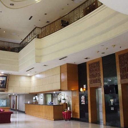 Treva International Hotel Джакарта Екстериор снимка