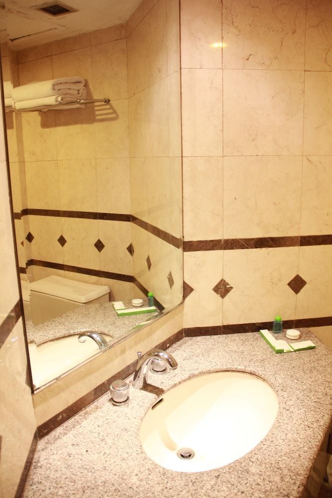 Treva International Hotel Джакарта Екстериор снимка
