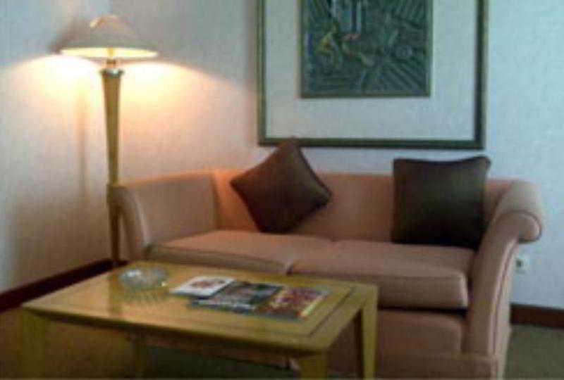 Treva International Hotel Джакарта Екстериор снимка