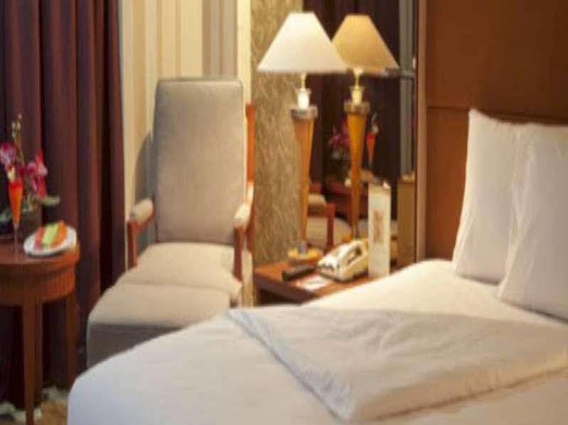 Treva International Hotel Джакарта Екстериор снимка