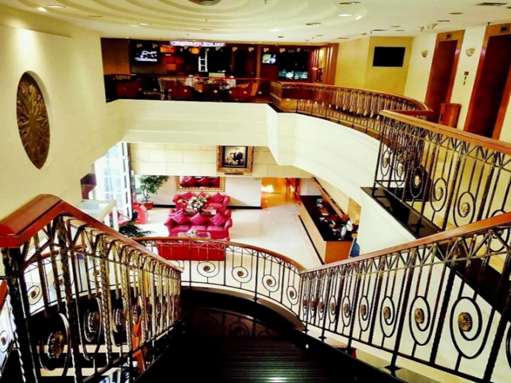 Treva International Hotel Джакарта Екстериор снимка